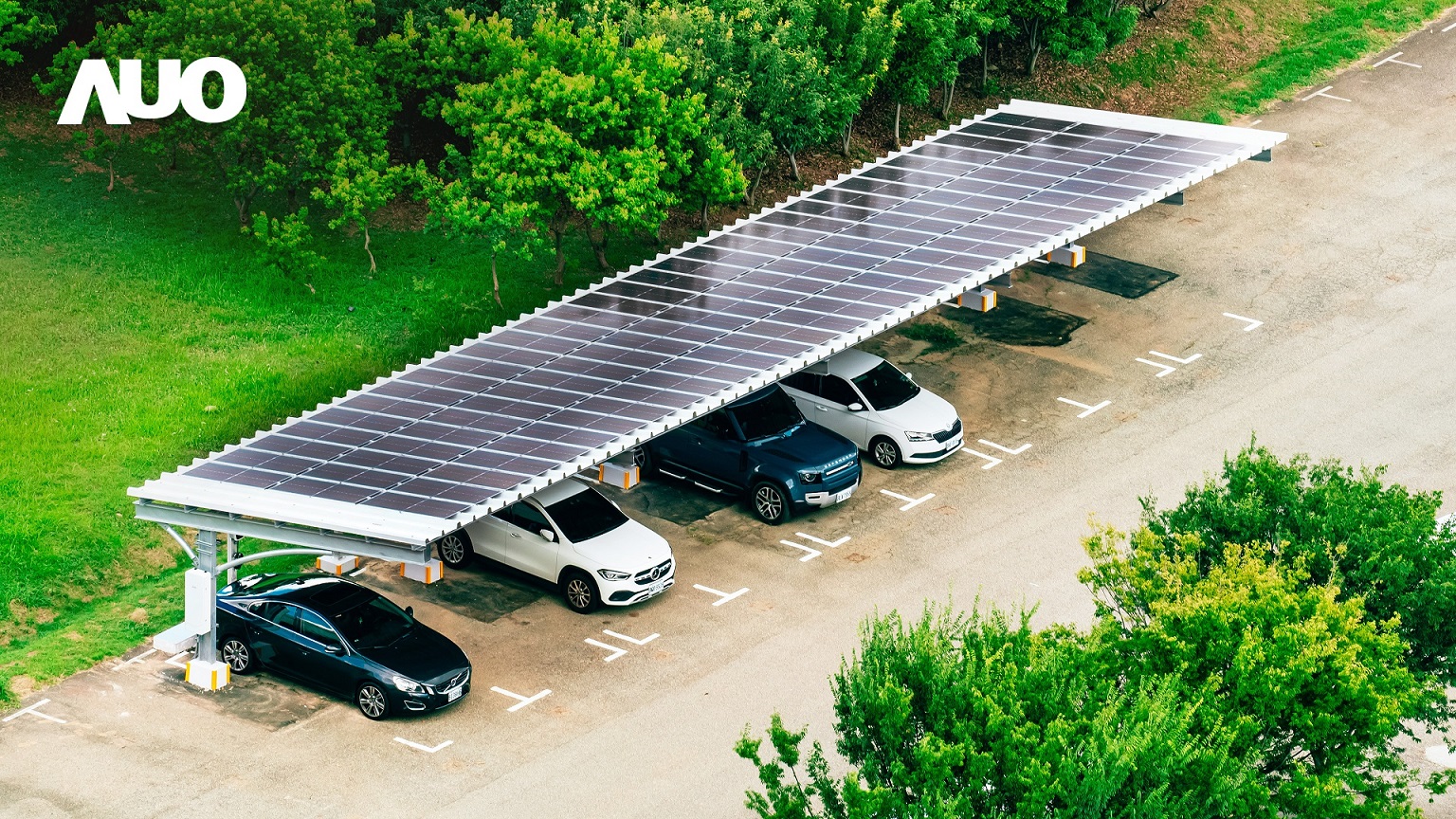 好体育全站登录平台SunSteel光电整合型浪板具备快速安装、轻量化优势，可提升15%发电效能，通过国际IEC与台湾VPC认证安全、防漏、耐候标准