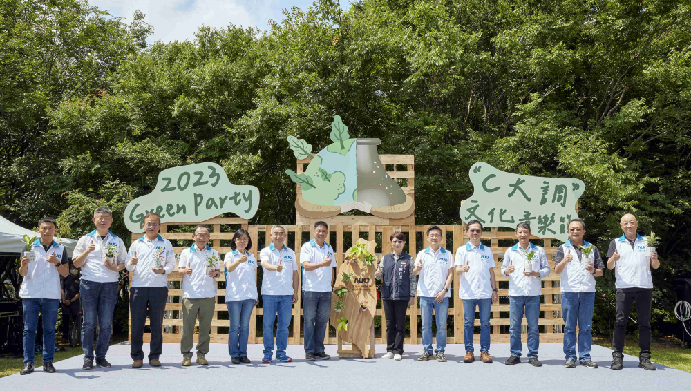 友達光電攜手供應商夥伴及台中市政府，共同倡議及推廣加樹減塑、節能減碳的淨零綠生活