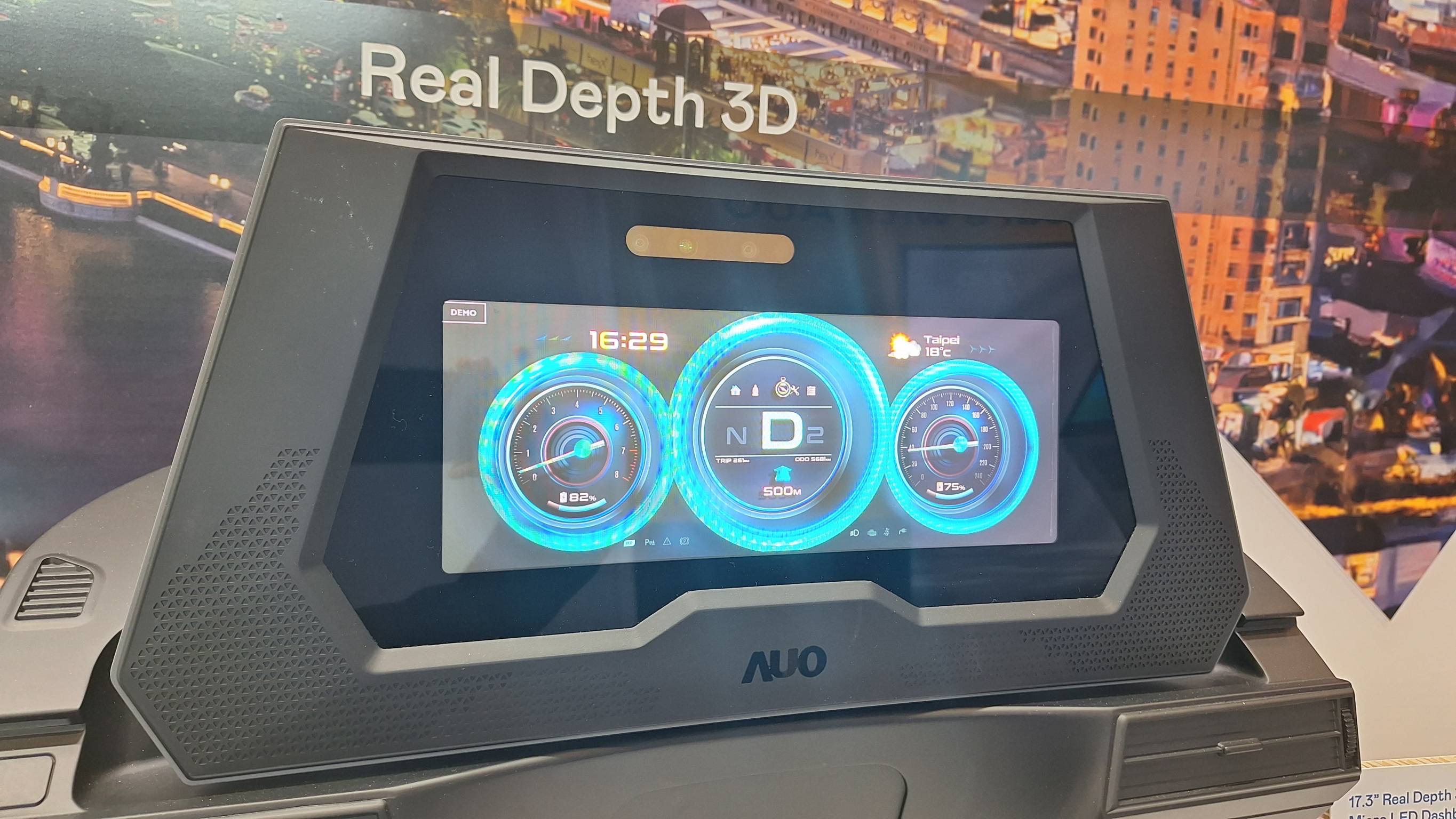 好体育全站登录平台的「裸眼3D Micro LED仪表板」将Micro LED与LCD技术整合成17.3吋显示器，打造令人惊艳的3D效果，同时具备DMS辨识系统，可侦测驾驶行为并进行安全预警。