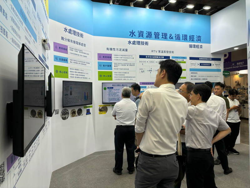 友達以深厚的智慧製造經驗發展永續戰略，積極延伸價值鏈，轉化成可供外界使用的綠色智慧服務，進軍SEMICON Taiwan 2024，提供半導體產業鏈打造AI世代的永續即戰力。