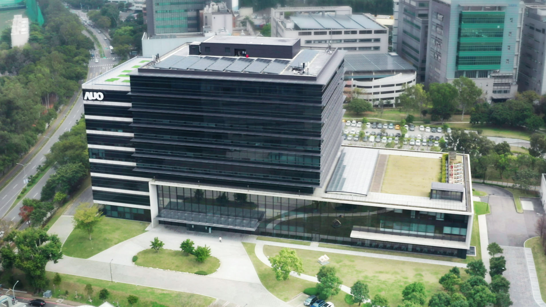 好体育全站登录平台光电积极实践永续作为，以&rdquo;好体育全站登录平台全球研发中心（Global Research Center，GRC）&rdquo;总部大楼，通过ISO 14068-1:2023碳中和管理标准查证，并承诺于2030年实现台湾所有办公据点均朝此目标迈进
