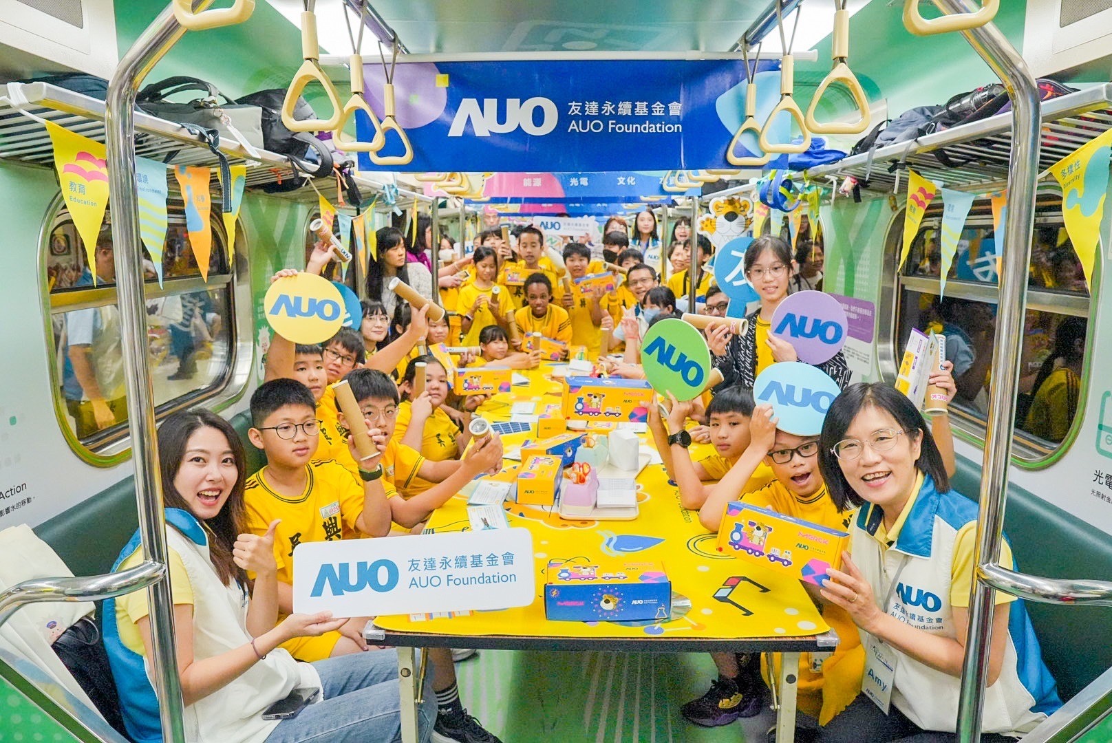 友達永續基金會響應國科會推動的「臺灣科普環島列車」正式啟航，透過「生活中的科學」車廂課程設計，展開為期6天巡迴全臺17個縣市、停靠32站的移動式科普之旅