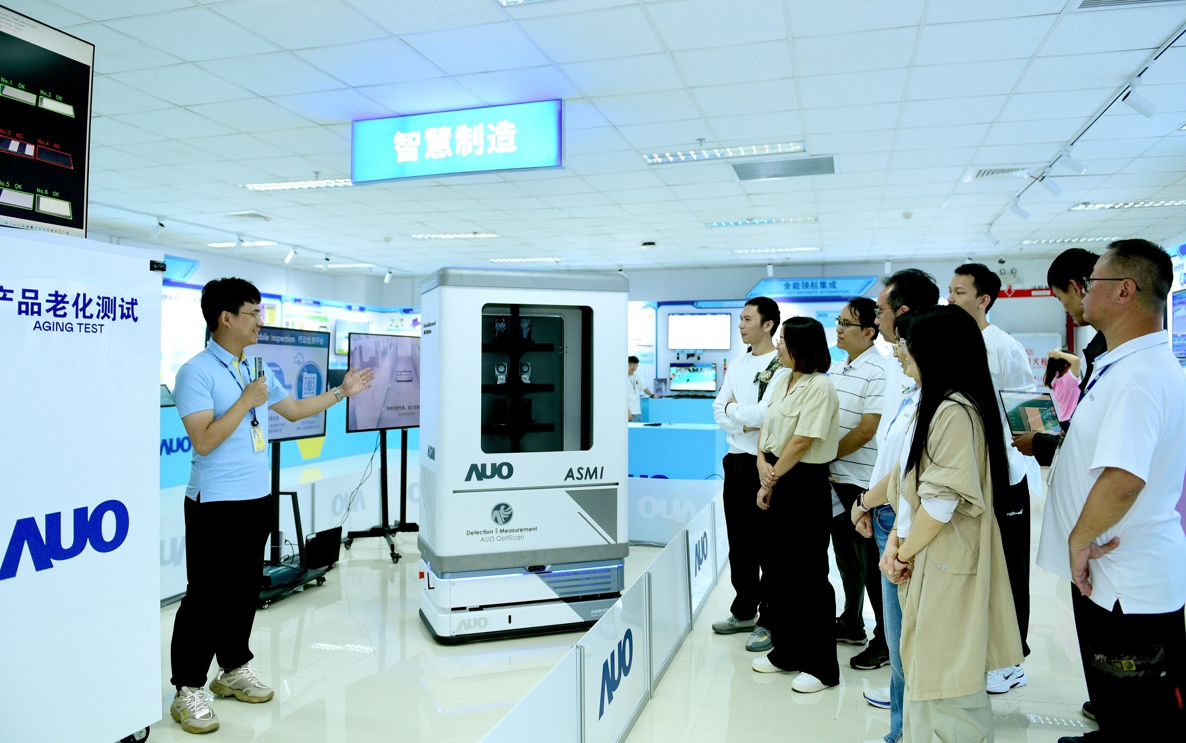 好体育全站登录平台厦门将5G+ABC技术串联生产管理全流程，打通研发、采购、生管、制程、设备、质量等产品全生命周期制造流程，完成数字化设计、智慧供应链、智能座舱、全流程设备管理、数据驱动优化、智慧在线检测、智慧品管等自适应生产模式升级